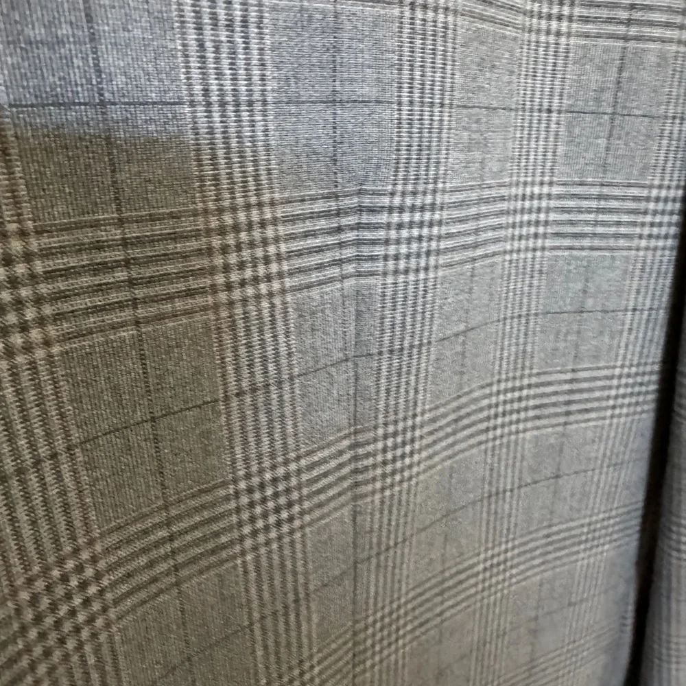 Michael Kors Light Gray Glen Plaid Suit Jacket Set
Jacket 52L Pants 42Wx32L - Picture 7 of 7